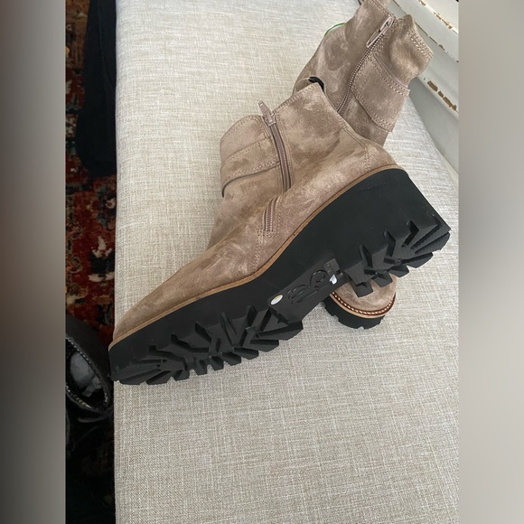 Paul Green Mara Suede Ankle Boot. NWT. Size
(NWT
5.5 US - Picture 7 of 10